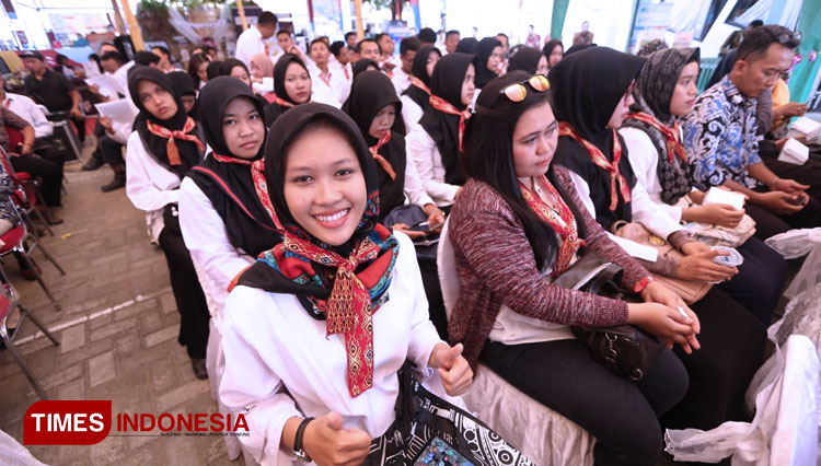 Para peserta program JAPRI mengikuti kegiatan pengukuhan dan gelar produk di PLUT Pacitan. (FOTO: Wahyu Deni Setiawan/TIMES Indonesia)