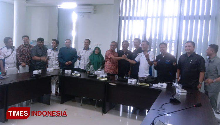 Komisi 2 DPRD Tuban saat Hearing bersama dengan PT Swabina Gatra, FSPMI Tuban dan Dinas Penanaman Modal, PTSP dan Ketenagakerjaan Tuban, Jum'at, (14/02/2020). (Foto: Achmad Choirudin/TIMES Indonesia)