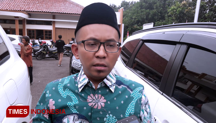 Wakil Sekretaris DPW PKB Jabar, H Maulana Yusuf, saat diwawancarai oleh awak media, pada saat kunjungan kerja di Kabupaten Majalengka. (Foto: Jaja Sumarja/TIMES Indonesia)