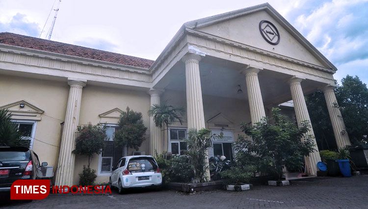 Gedung BPN Surabaya bekas Loge de Vriendschap masih berdiri kokoh di tengah hingar bingar Jalan Tunjungan, Surabaya, Sabtu (15/2/2020). (Foto : Candra Wijaya/TIMES Indonesia) 
