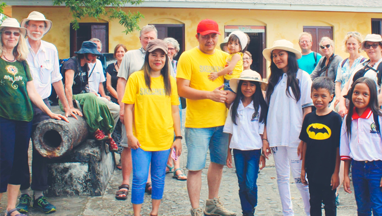 Some foreign tourists visiting Spice Museum of Ternate. (Photo : Rinto Taib)