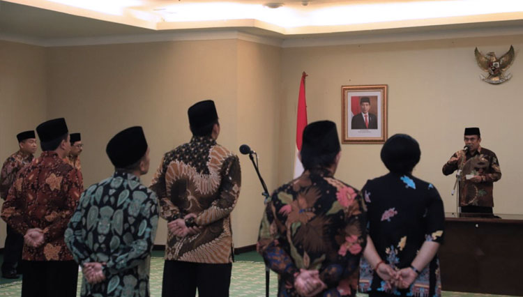 CAPTION: Menteri Agama, Fachrul Razi, saat melantik 6 Pimpinan Perguruan Tinggi Keagamaan Negeri (PTKN) di Operation Room Kantor Kementerian Agama, Jakarta. (FOTO:Kemenag)