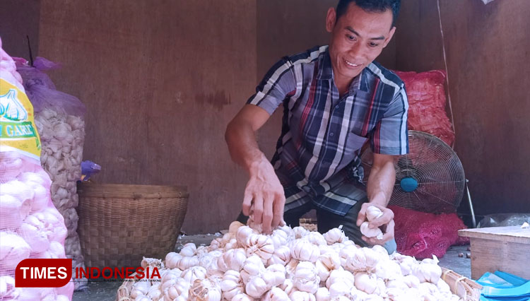 Presiden Jokowi Pastikan Harga Gula dan Bawang Turun Pekan Depan