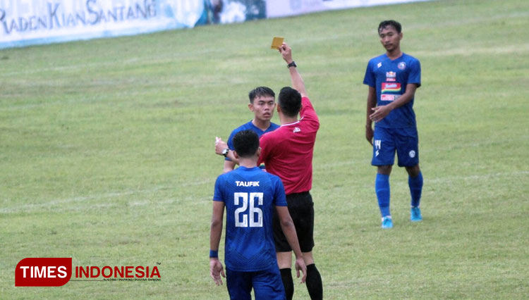 Mario Gomez Sebut Hujan Kartu Tidak Ada Hubungannya dengan Gaya Permainan Arema FC
