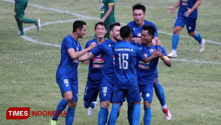 Bermain 10 Orang, Arema FC Tertinggal di Babak Pertama