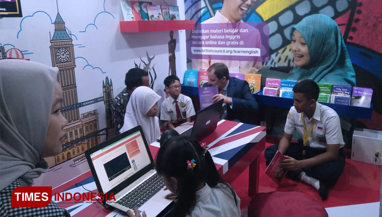 English Corner dari British Council yang terletak di Balai Pemuda Surabaya ini akan menjadi pusat pelatihan Bahasa Inggris bagi warga Surabaya, Selasa (18/2/2020). (FOTO: Farida Umami Ramadhansi/TIMES Indonesia)