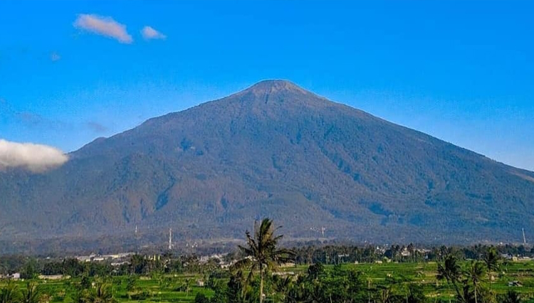 Gunung Ciremai. (Foto: Instagram TNGC/TIMES Indonesia)