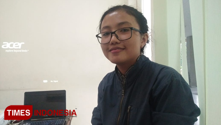 Ekspresif Writing Terapy, Pipit Desi Ratnasari, Mahasiswi Psikologi Untag.