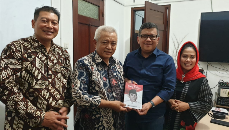 Sanusi saat bersama Hasto, Sekjen DPP PDI Perjuangan dan Didik Gatot Subroto. (Foto : Istimewa)