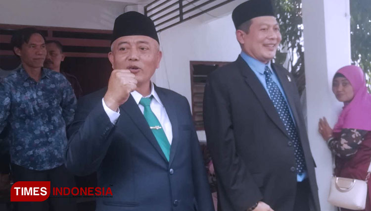 Petahana Sanusi dan Didik Gatot Subroto saat di Pendapa Agung Kabupaten Malang. (Foto: Binar Gumilang/TIMES Indonesia)