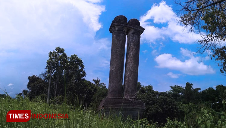 Tugu-Macan-Putih-2.jpg