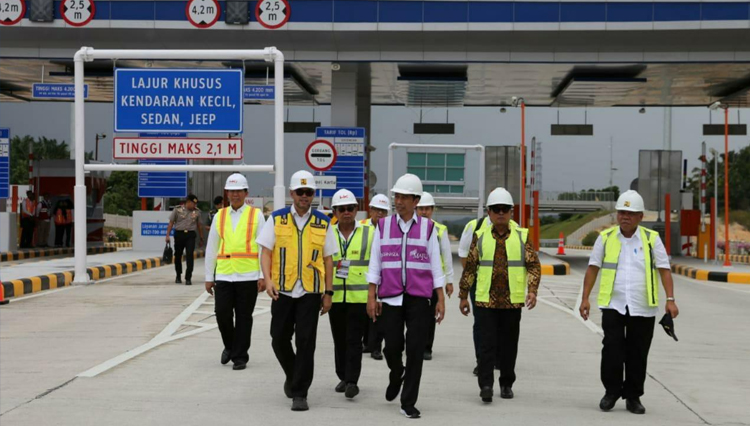 Tinjau Pembangunan Tol Pekanbaru-Dumai, Jokowi Berharap Selesai April 2020