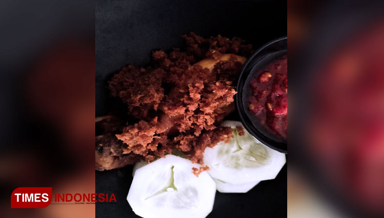Lezatnya Nostalgia Ria Ayam Goreng Kemiri ala Kofluck Coffee