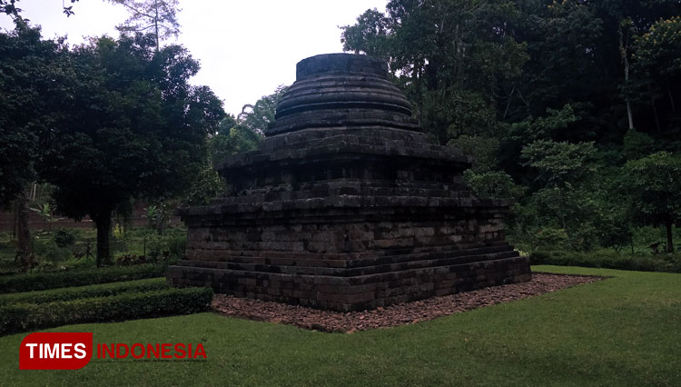 Candi-Stupa.jpg