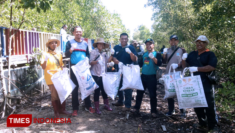 Taman Mangrove Berbas Pantai Dibersihkan Dari Sampah Times Indonesia 3567