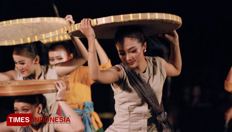 Pertunjukan opera kolosal Adeging Kutha Solo di Balai Kota Surakarta. (Foto: Muhamad Shidiq/Times Indonesia)