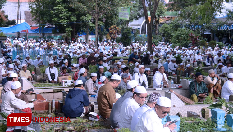 Ribuan Orang Hadiri Haul Akbar Imamain
