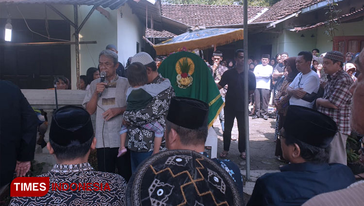 Khoirunisa Nur Cahyani, salah satu siswa SMPN 1 Turi Sleman dimakamkan bertepatan hari ulang tahunnya yang ke 13, Sabtu 22 Februari 2020. (FOTO: Istimewa/TIMES Indonesia)