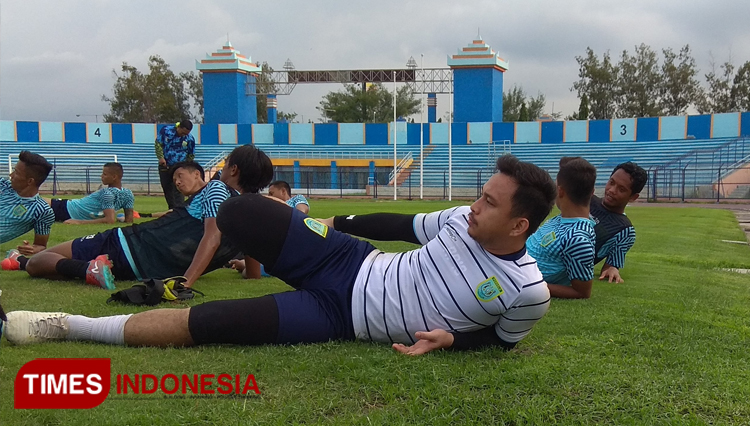 Rangga Saputra, eks penjaga gawang PSMS Medan yang menjalani trial di Persela Lamongan, Senin (24/2/2020). (Foto: MFA Rohmatillah/ TIMES Indonesia)
