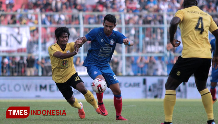 Arema FC saat pertandingan laga persahabatan melawan Barito Putra di Stadion Kanjuruhan Malang. Minggu, (23/2/2020). (Foto: Tria Adha/TIMES Indonesia)