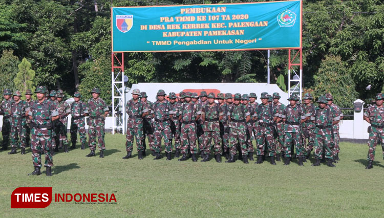 Suasana acara pembukaan TNI Manunggal Membangun Desa KE- 107 yang berlangsung dilapangan Makodim Kabupaten Pamekasan. (Foto: Akhmad Syafi'i/TIMES Indonesia)