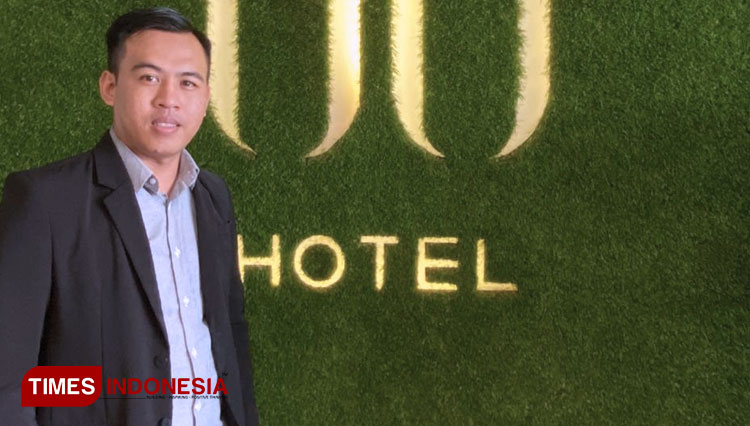 The Manager of Hotel 88 at Jalan Embong Kenongo, Surabaya, on Tuesday (25/2/2020). (Photo: Farida Umami Ramadhansi/TIMES Indonesia)