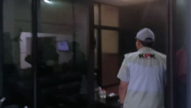 KPK Geledah Kantor Pengacara Rahmat Santoso, NH Masih Buron!