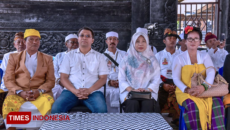 Gubernur NTB Zulkieflimansyah Hadiri Upacara Ngaben di Gunung Pengsong