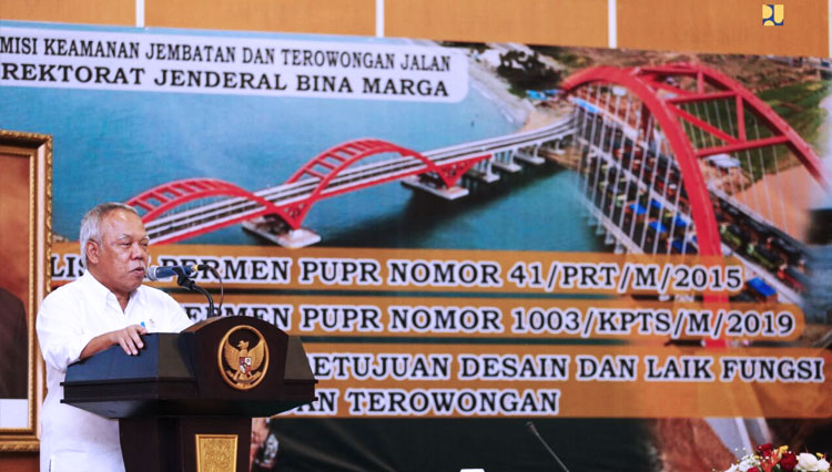 Menteri PUPR RI saat memberi arahan di acara Sosialisasi Permen PUPR No 41/PRT/M/2015 dan Kepmen PUPR No 1003/KPTS/M/2019, Kamis (27/2/2020). (FOTO: Biro Komunikasi Publik Kementerian PUPR RI)