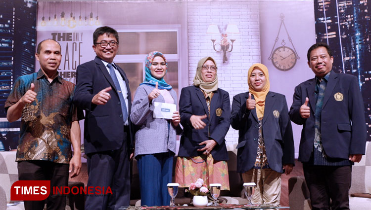 WR IV UB Prof Dr Ir Moch Sasmito Djati, M.S (dua dari kiri), WR I UB Prof Dr drh Aulanni'am, DES (empat dari kiri) dan Ketua PSLD UB Zubaidah Ningsih AS, Ph.D (lima dari kiri). (Foto: Naufal Ardiansyah/TIMES Indonesia)