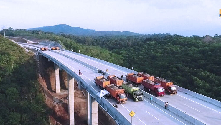 Pembangunan-Jembatan-Gantung-2.jpg