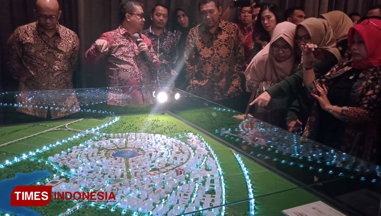 Maket kawasan Kertajati Aeorcity yang akan menjadi kawasan investasi terbaik di Jawa Barat. Pembangunan dimulai tahun ini dengan ditandai pembangunan Grand Anila Apartment. (FOTO: Nurhidayat/TIMES Indonesia).
