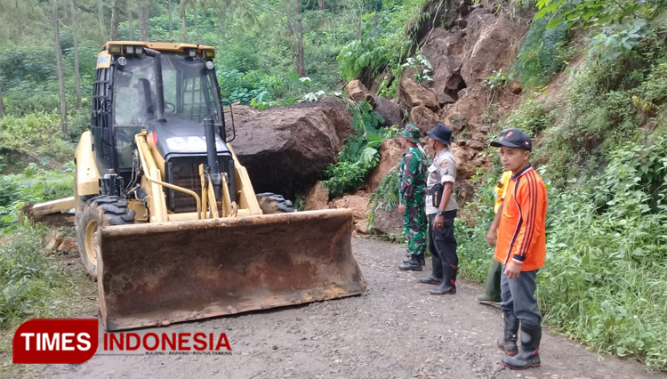 Tanah Longsor Terjang Kecamatan Ngrayun Ponorogo