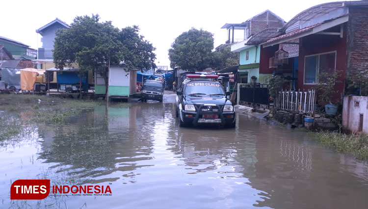 Banjir di 3 Desa, 2.861 KK Terdampak. (FOTO: Hernawan/TIMES Indonesia)
