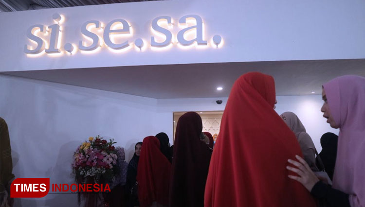 Warga Surabaya memadati pembukaan Si.Se.Sa Boutique di Jalan Diponegoro, Surabaya, Sabtu (29/2/2020). (Foto: Lely Yuana/TIMES Indonesia)
