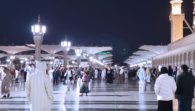 Suasana di mekkah saat kegiatan umroh disetop sementara. (foto: Istimewa)