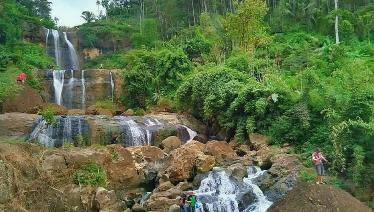 Panorama Air Terjun Songgolangit (FOTO: @att.muftika / Instagram)