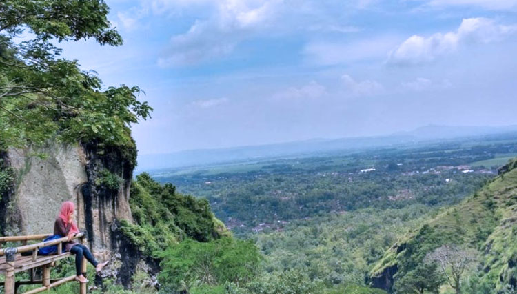 Panorama Gunung Gemblung. (FOTO: @alaarya/Instagram)