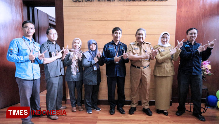 Wakil Wali Kota Bandung Yana Mulyana saat menerima BPS Kota Bandung, Senin (2/3/20). (FOTO: Humas Pemkot for TIMES Indonesia)