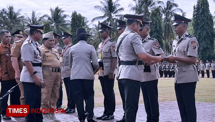 Sebelum Jalankan Tugas, 185 Bintara Polri SPN Polda Sulteng Diambil ...