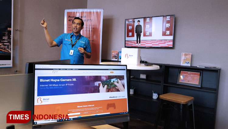 Manager Operasional Biznet Regional Bali, Eko Sukarno menjelaskan tentang layanan terbaru Biznet IPTV. (Foto: Imadudin M/TIMES Indonesia)
