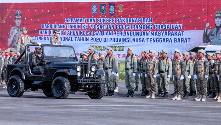 Direktur Jenderal (Dirjen) Bina Administrasi Kewilayahan (Bina Adwil) Kemendagri, Eko Subowo mendorong Satuan Polisi Pamong Praja (Satpol PP) untuk melaksanakan tugas-tugas yang lebih humanis. (Foto: Pemprov NTB)