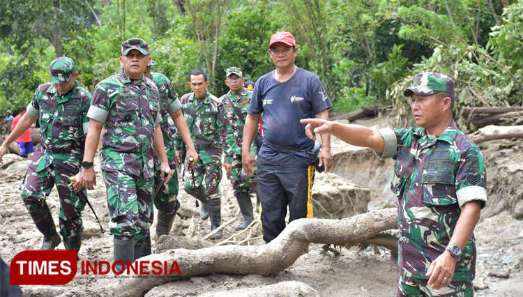 Korem 132tadulako Bantu Korban Banjir Bandang Di Poso Times Indonesia 2614