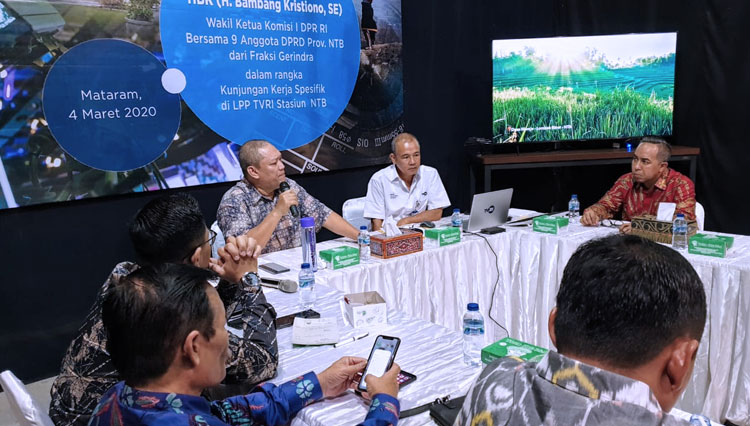 Wakil Ketua Komisi I DPR RI, H. Bambang Kristiono (HBK), saat menggelar kunjungan kerja ke Lembaga Penyiaran Publik (LPP) TVRI Stasiun NTB. (FOTO: Istimewa)