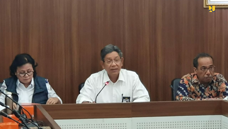 Direktur Jenderal Cipta Karya Kementerian PUPR RI Danis H. Sumadilaga saat Rapat Awal Penyusunan Konsep Rencana Induk Pembangunan IKN di Kementerian PUPR, Jakarta, Kamis (5/3/2020).(FOTO: Biro Komunikasi Publik Kementerian PUPR RI)