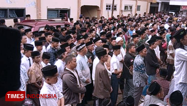 Pemakaman-KH-Ayip-Abdullah-Abbas-Cirebon-b.jpg