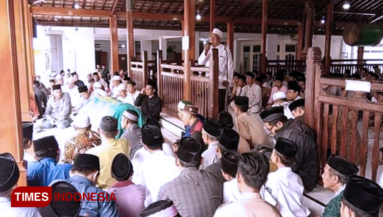 Pemakaman-KH-Ayip-Abdullah-Abbas-Cirebon.jpg