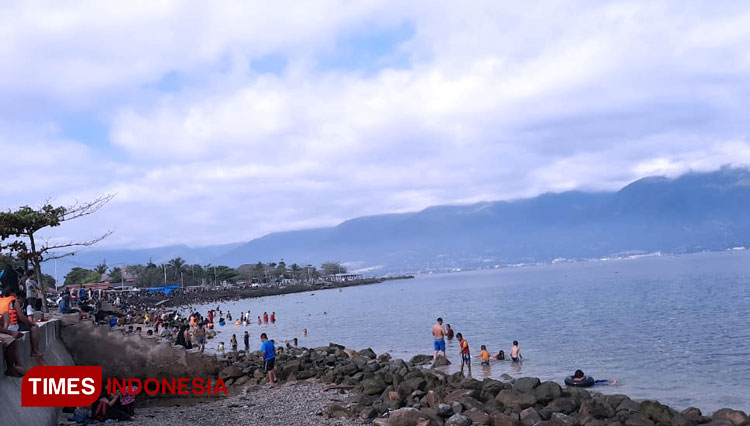 Pantai-Talise-b.jpg