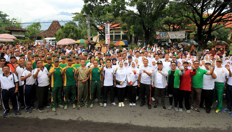 Suasan foto bersama pencanangan Pasuruan sehat, untuk Indonesia sehat