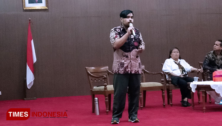 Ketua Mafindo Septiaji Eko Nugroho dalam diskusi bertajuk 'Hoaks Virus Corona: Strategi dan Mitigasi Informasi' di Gedung Kemenkominfo, Jakarta. (FOTO: Hasbullah/TIMES Indonesia)
